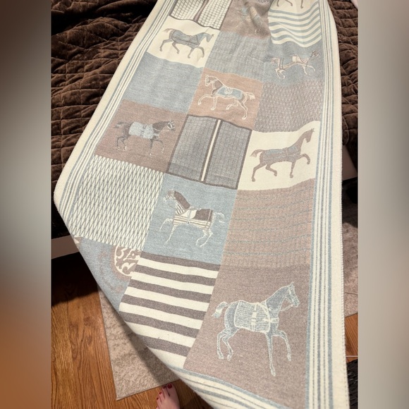 Pashmina Classic Equestrian Wrap Scarf Shawl - Picture 6 of 8